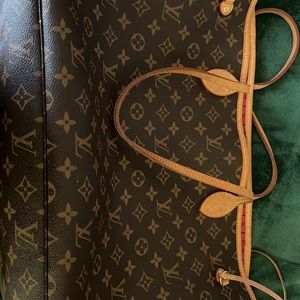 Authentic like new Louis Vuitton Neverfull GM-Pouch included